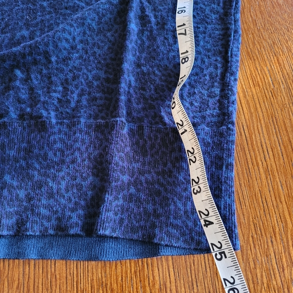 DKNY  Navy leopard print 3/4 sleeve sweater - Picture 5 of 5
